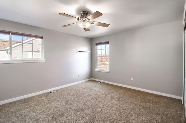 Building Photo - 4 Bedroom townhome in Broomfield