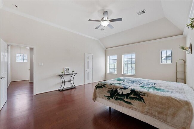 Building Photo - 5502 Lunia Ln