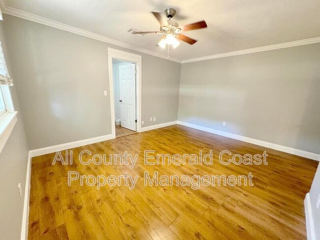 Building Photo - 847 Kell Aire Dr