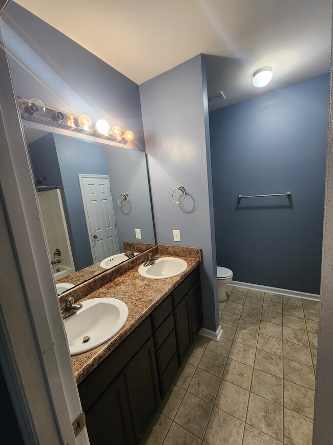 Building Photo - 145 Waterstone Ln