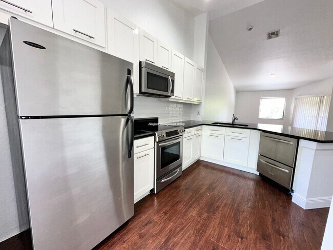 Building Photo - 7767 Sugar Bend Dr