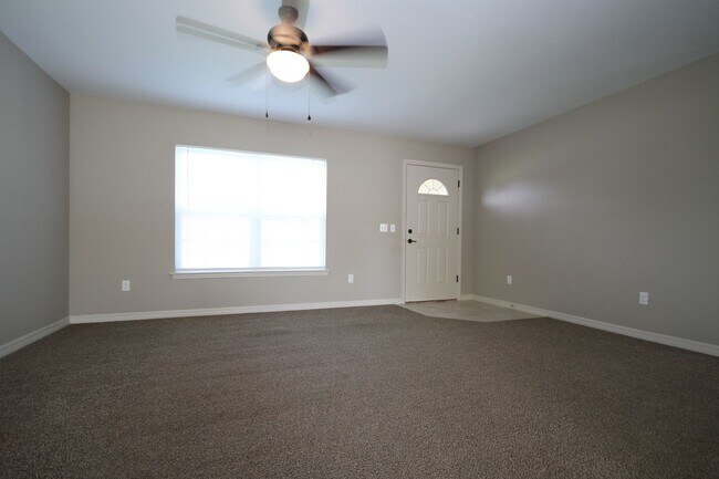 Building Photo - Charming 3-Bedroom Home with Pets Welcome in Ocala