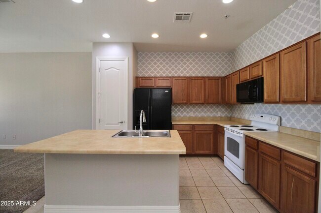 Building Photo - 1456 E 9th St