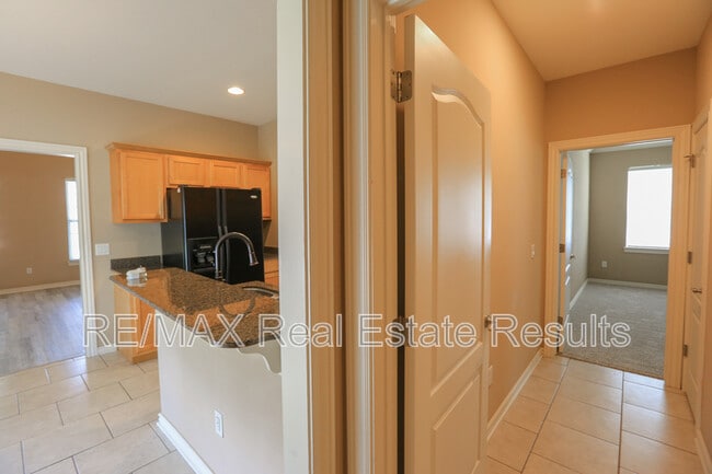 Building Photo - 1511 Benjamin Grn