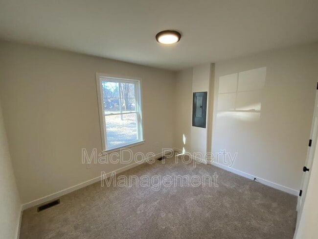 Building Photo - 170 Forest Grove Rd