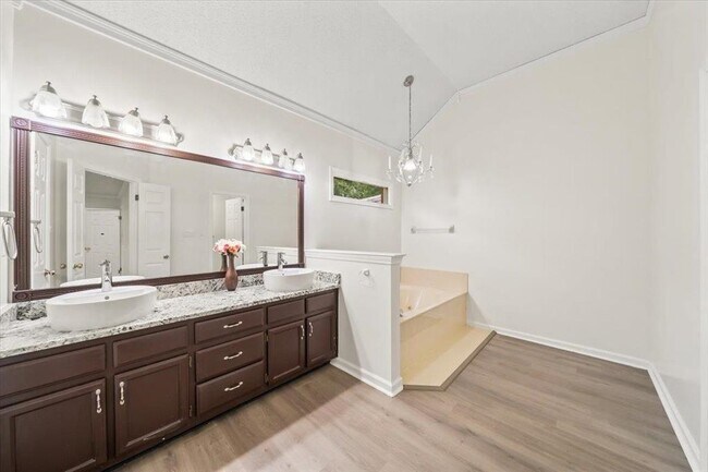 Building Photo - 8429 King William St