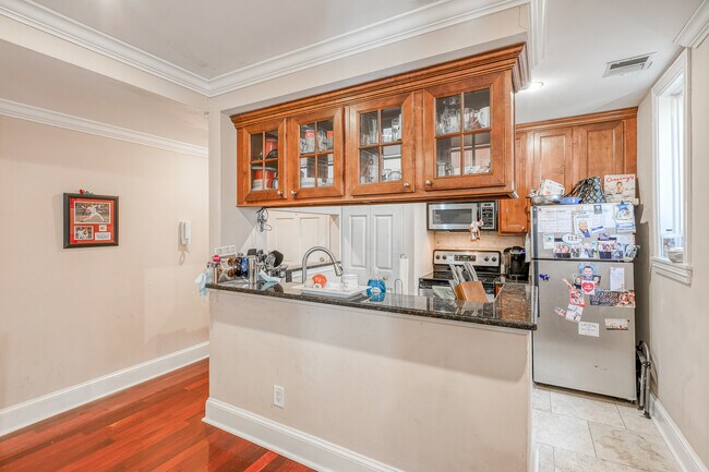 Building Photo - 1715 Wallace St