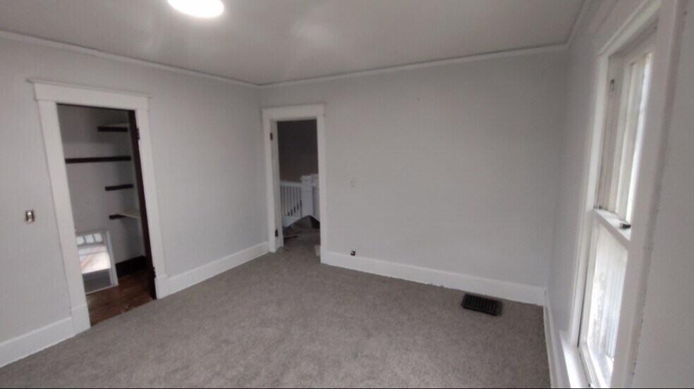 Building Photo - 619 S Webster St