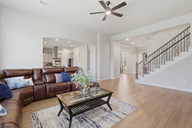 Building Photo - 18800 N Bee Cave Springs Cir