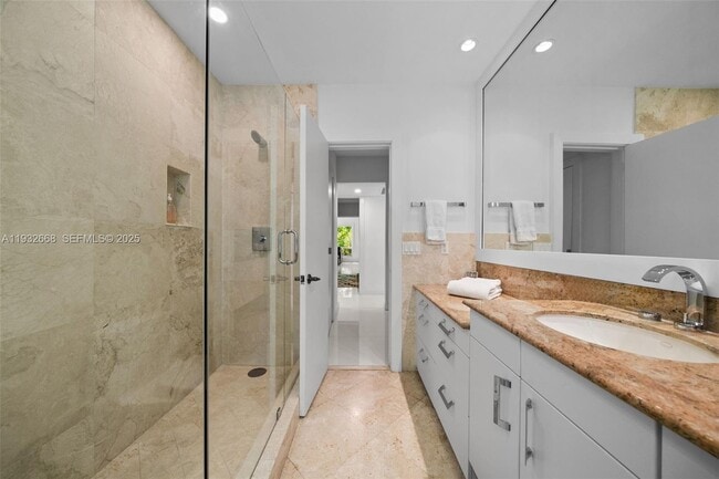 Building Photo - 5055 N Bay Rd