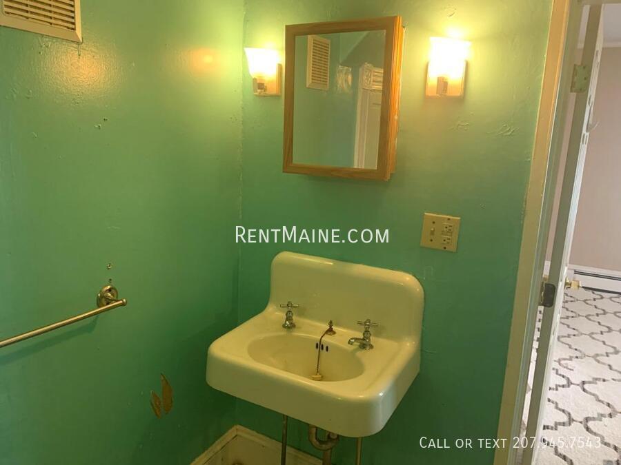 Building Photo - 53 Parker St