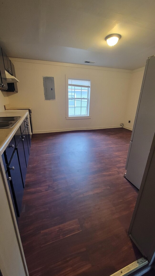 Building Photo - 208 N Hospital St