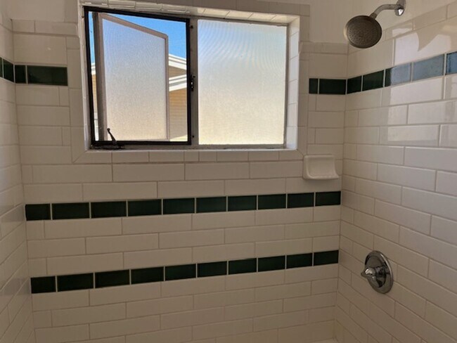 Building Photo - 5428 Claremont Ave