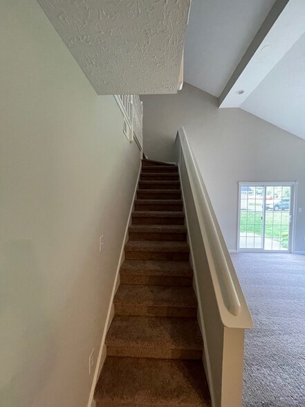 Building Photo - 10755 Ruckle St