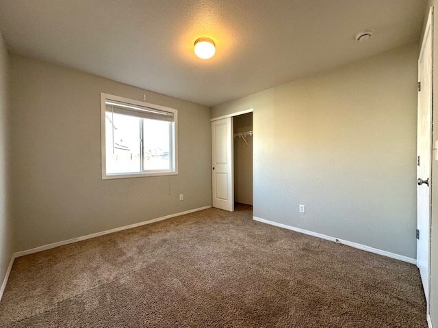 Building Photo - 327 S Aspen St