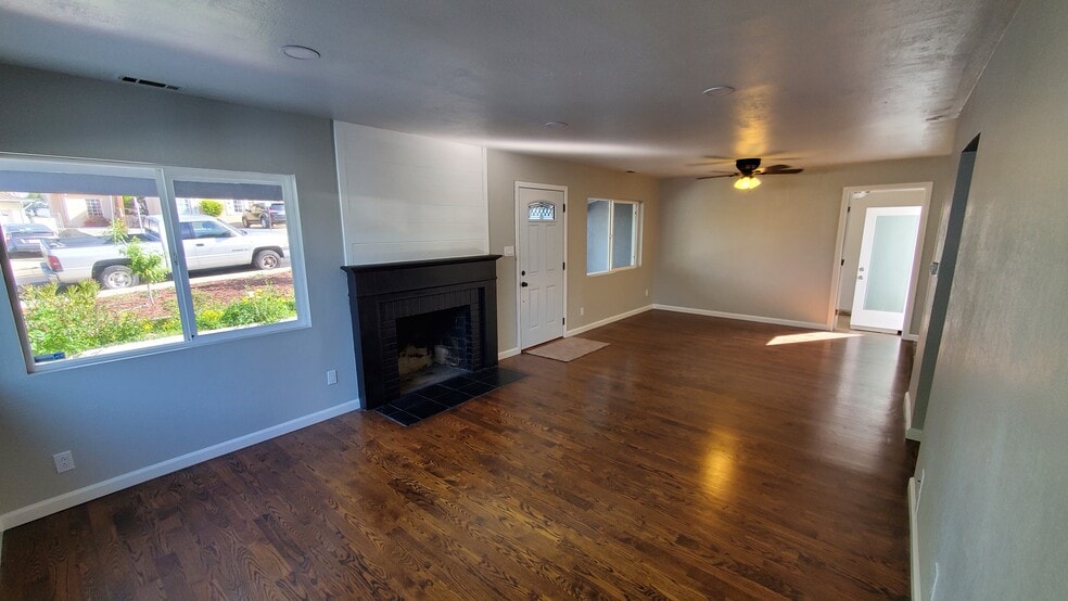 Building Photo - 1210 Highland Blvd
