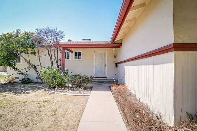 Building Photo - 2301 Faye Ln