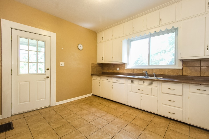 Building Photo - 571 Angella St