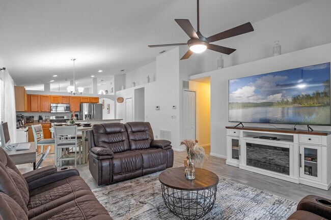 Primary Photo - 15730 Bay Vista Dr