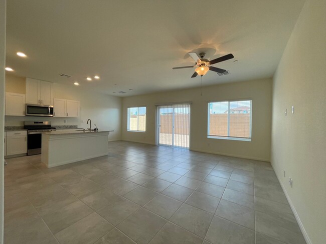 Building Photo - 3 BED 2.5 BATH 2 CAR GARAGE SINGLE FAMILY ...