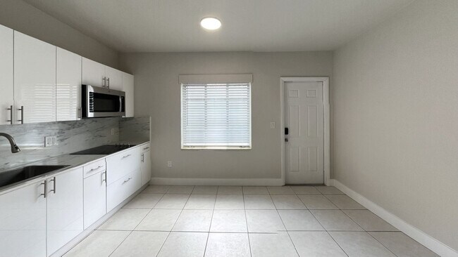 Building Photo - 930 SW 6 St | Little Havana (East Little Havana)