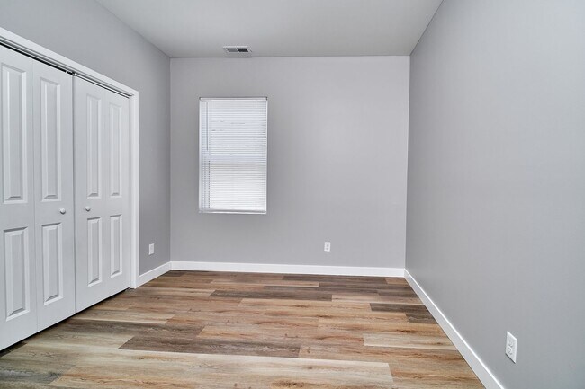 Building Photo - 415 Dequincy St