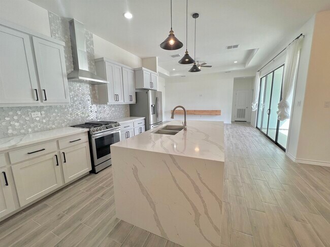 Building Photo - 409 Alex Haley Dr