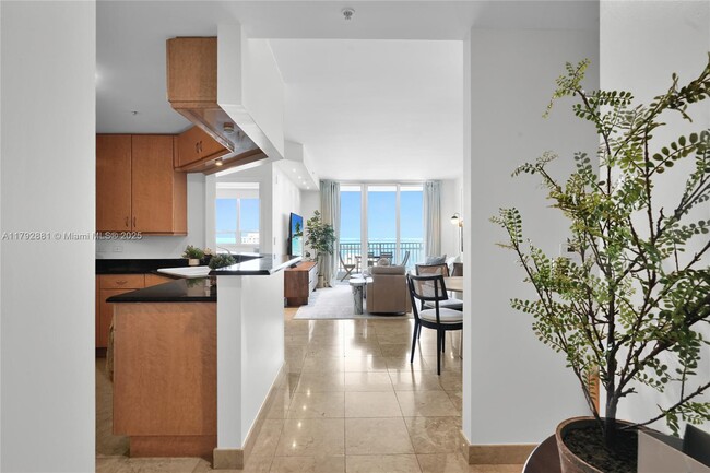 Building Photo - 801 Brickell Key Blvd