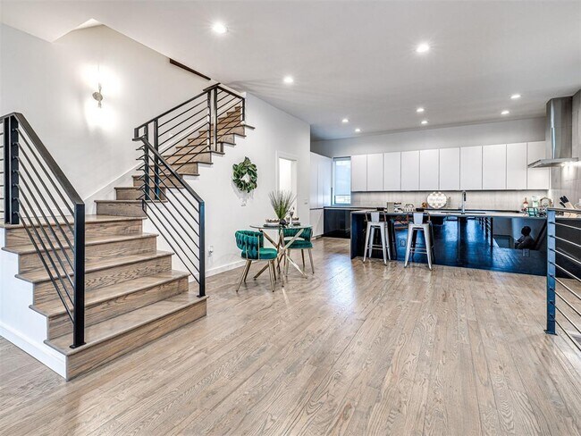 Building Photo - 825 NW 6th St