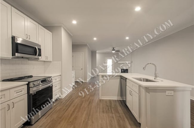 Building Photo - Brand New Townhome 3 Bed 2.5 Bath in Olath...