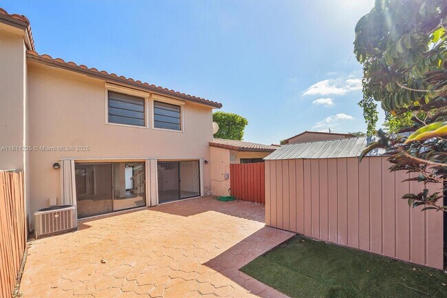 Building Photo - 3809 SW 82nd Ave