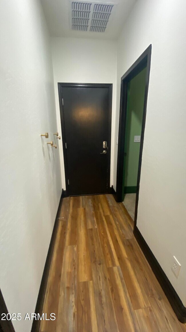 Building Photo - 39519 N White Tail Ln