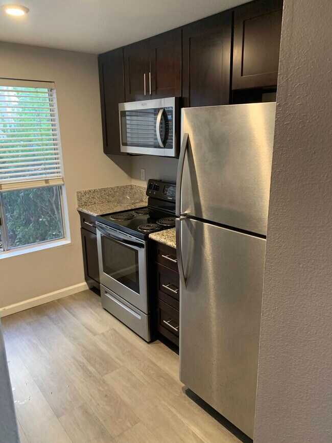 Stainless Steel Appliances - 3106 Summertime Ln