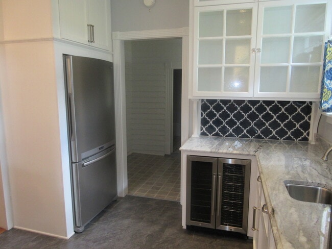 Building Photo - A Wonderful Historic Home in Downtown Wins...
