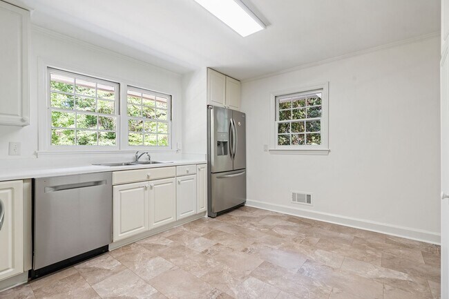 Building Photo - 1209 Roosevelt Dr