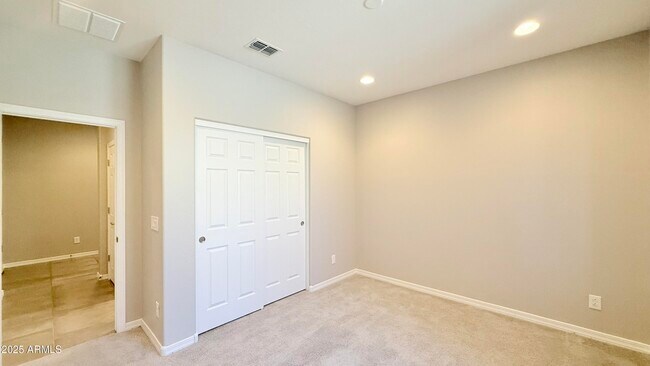 Building Photo - 25945 W Horsham Dr