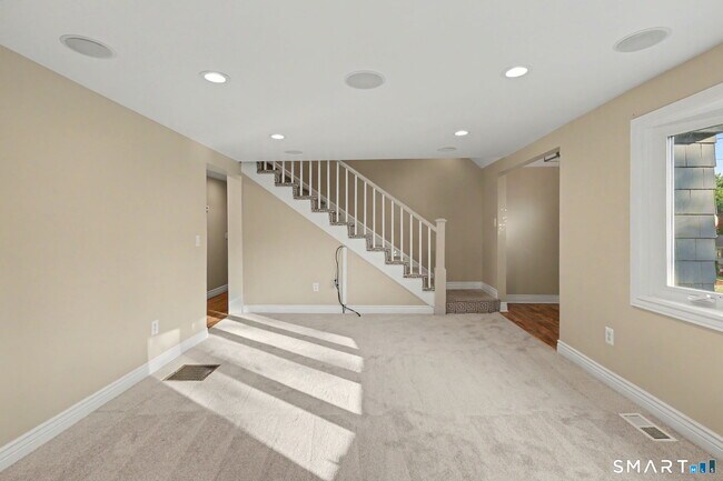 Building Photo - 142 N Taylor Ave