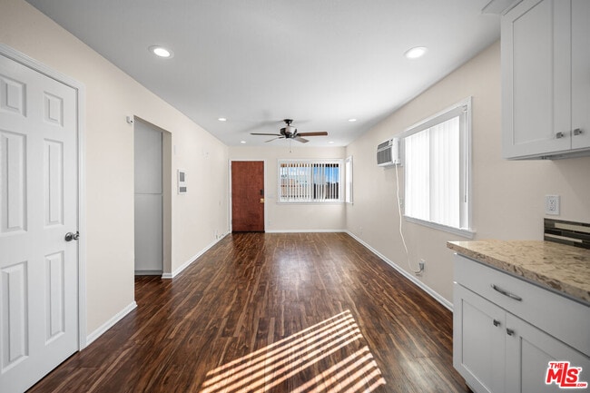 Building Photo - 432 N Harvard Blvd