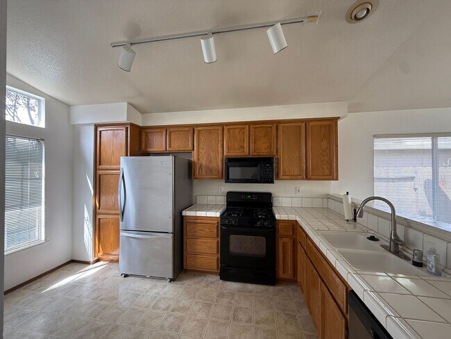 Building Photo - 6415 Shasta Creek Way