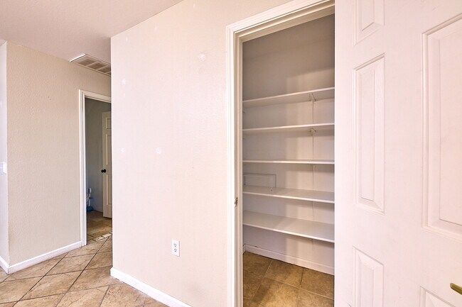 Building Photo - 7205 Alegre Pass