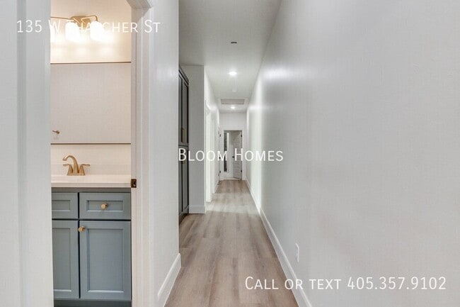 Building Photo - 135 W Thatcher St