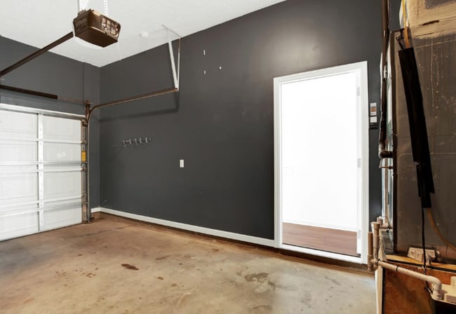 Building Photo - 7221 Quail Hollow Dr