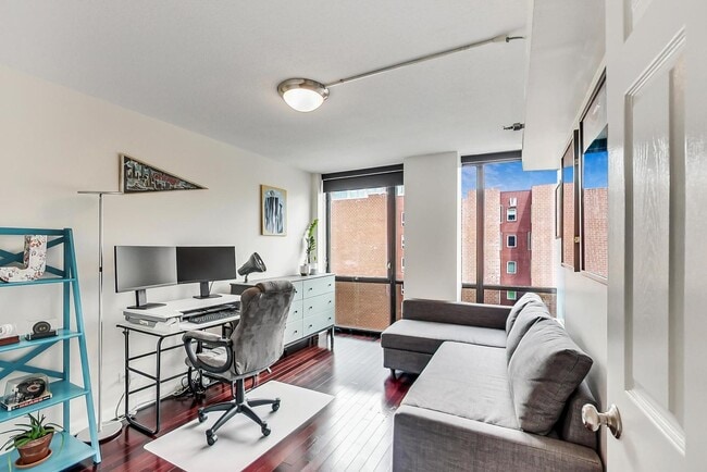 Building Photo - 1309 N Wells St