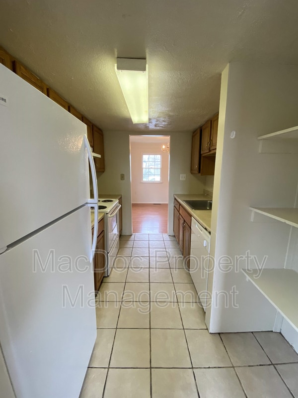 Building Photo - 2331 McClellan Ct