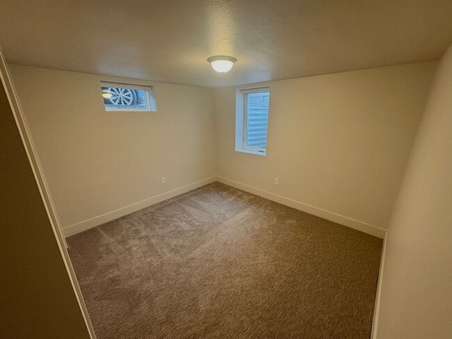 Building Photo - 4-bedroom, 2.5-bath home located on Poly.