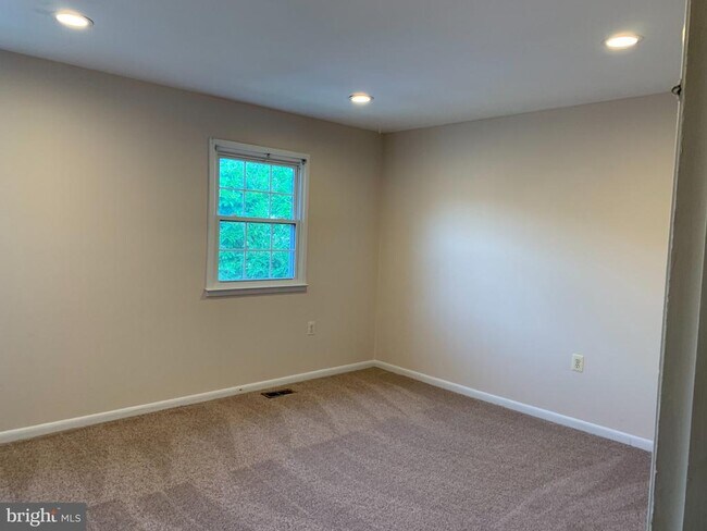 Building Photo - 14735 Endsley Turn