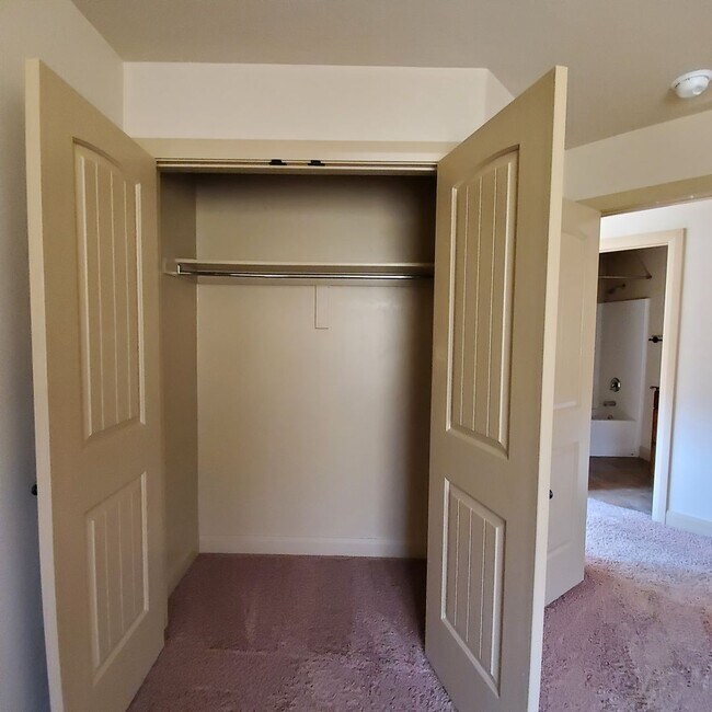 Building Photo - 920 S 25 E