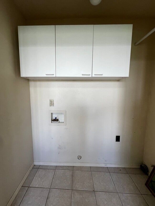 Building Photo - Non-Refundable & Security Deposit Total: 1...