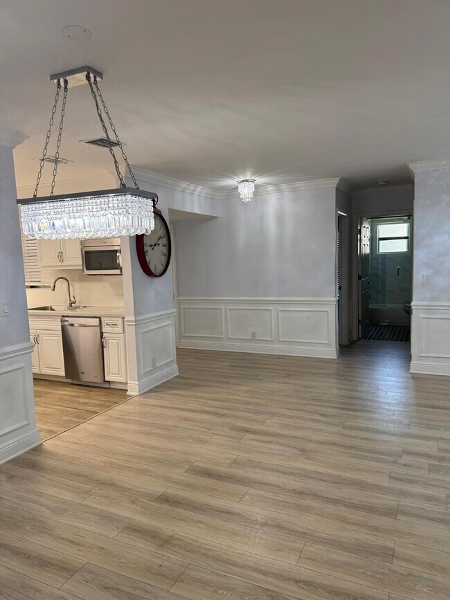 Building Photo - 4529 Carambola Cir S