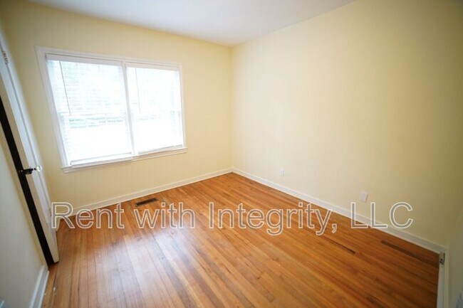 Building Photo - 1935 Temple Dr